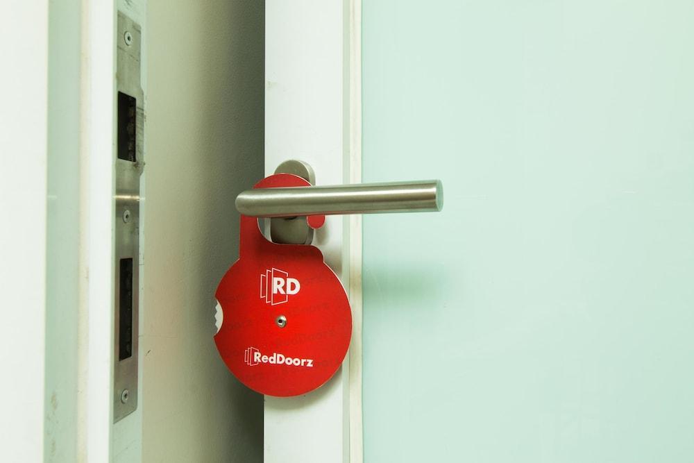 Reddoorz @ Pulomas Hotel จาการ์ตา ภายนอก รูปภาพ