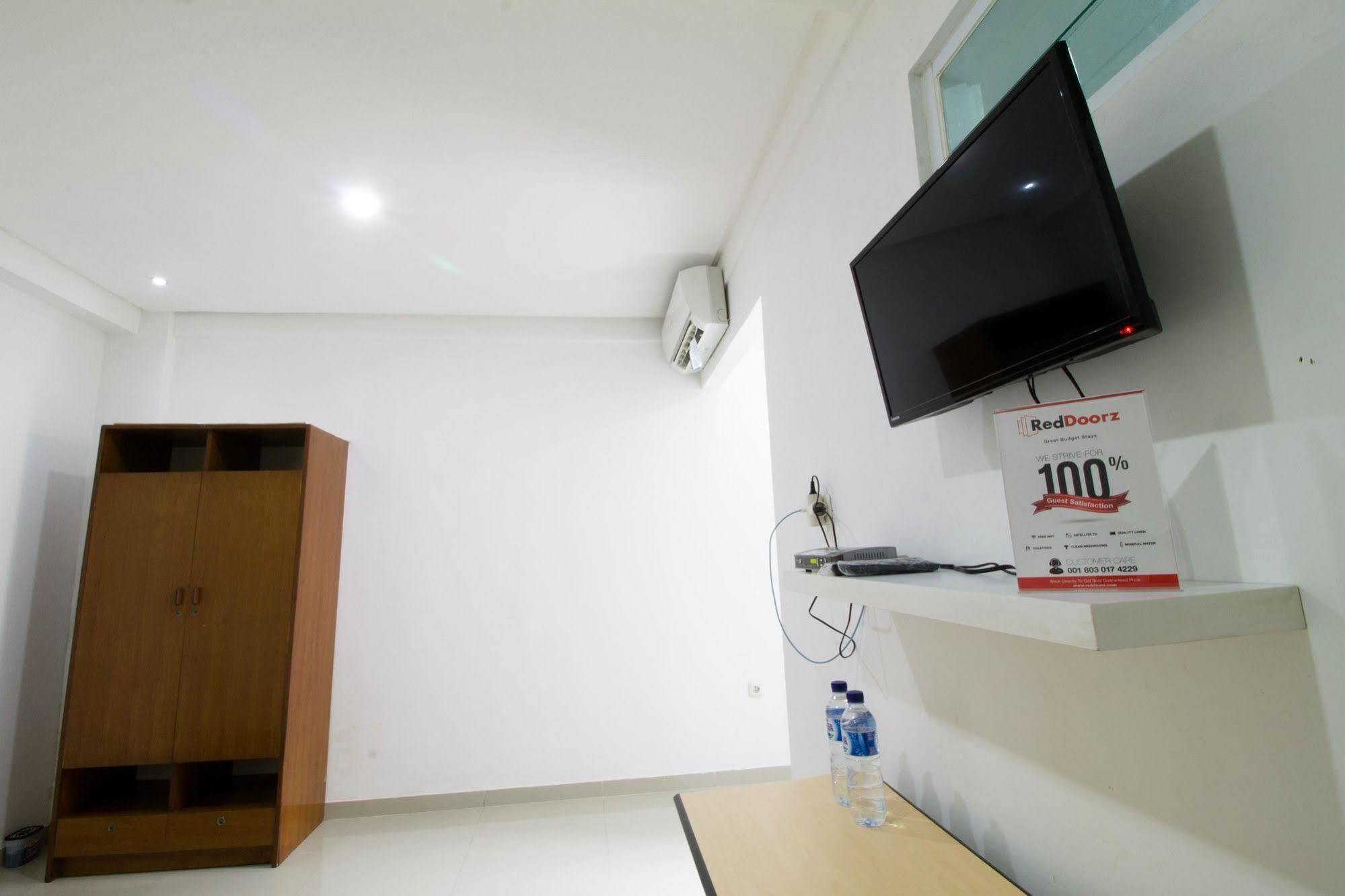 Reddoorz @ Pulomas Hotel จาการ์ตา ภายนอก รูปภาพ