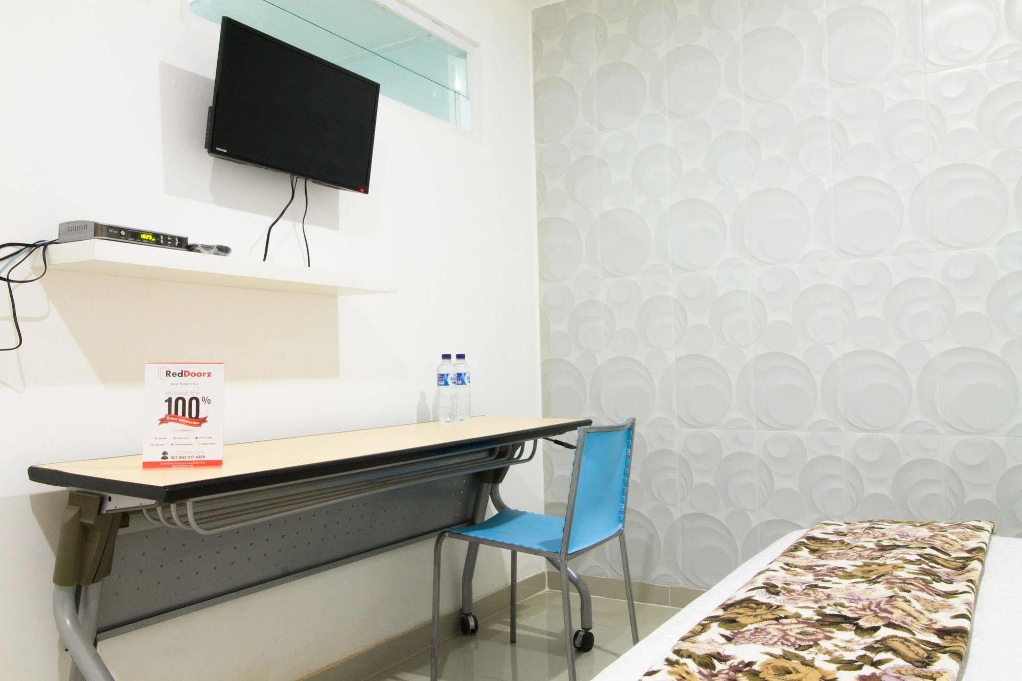 Reddoorz @ Pulomas Hotel จาการ์ตา ภายนอก รูปภาพ