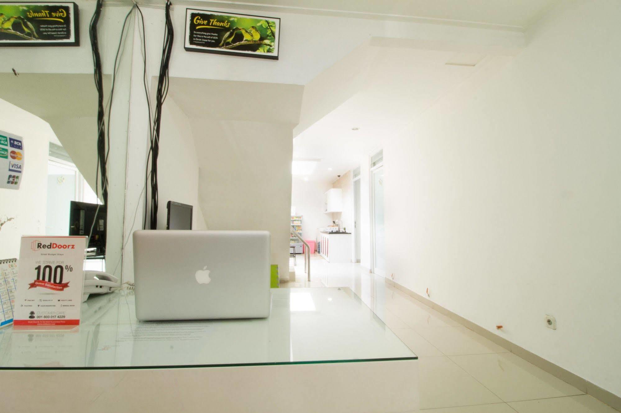 Reddoorz @ Pulomas Hotel จาการ์ตา ภายนอก รูปภาพ