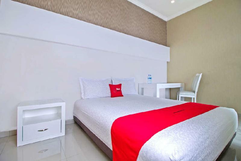Reddoorz @ Pulomas Hotel จาการ์ตา ภายนอก รูปภาพ