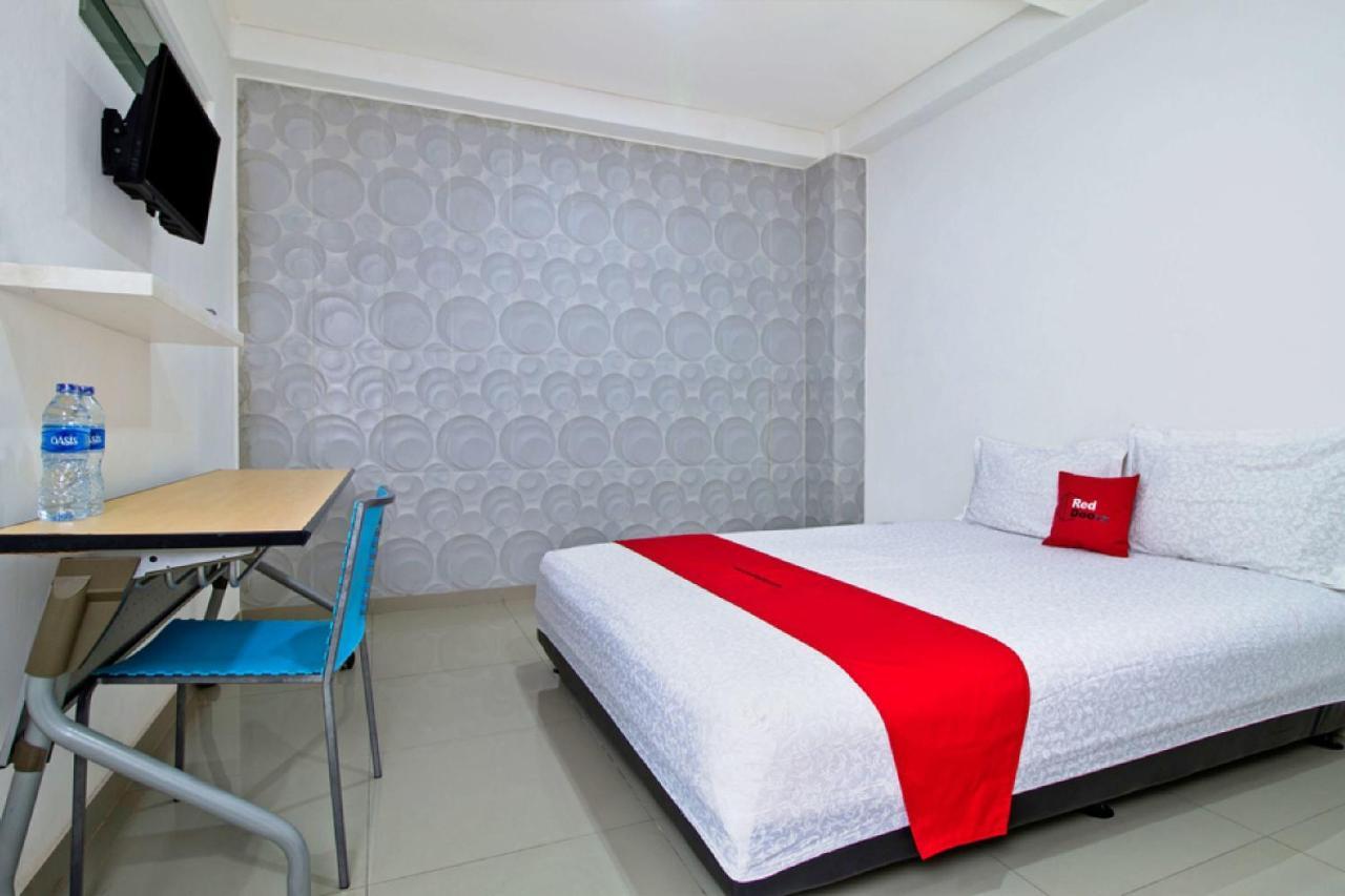 Reddoorz @ Pulomas Hotel จาการ์ตา ภายนอก รูปภาพ